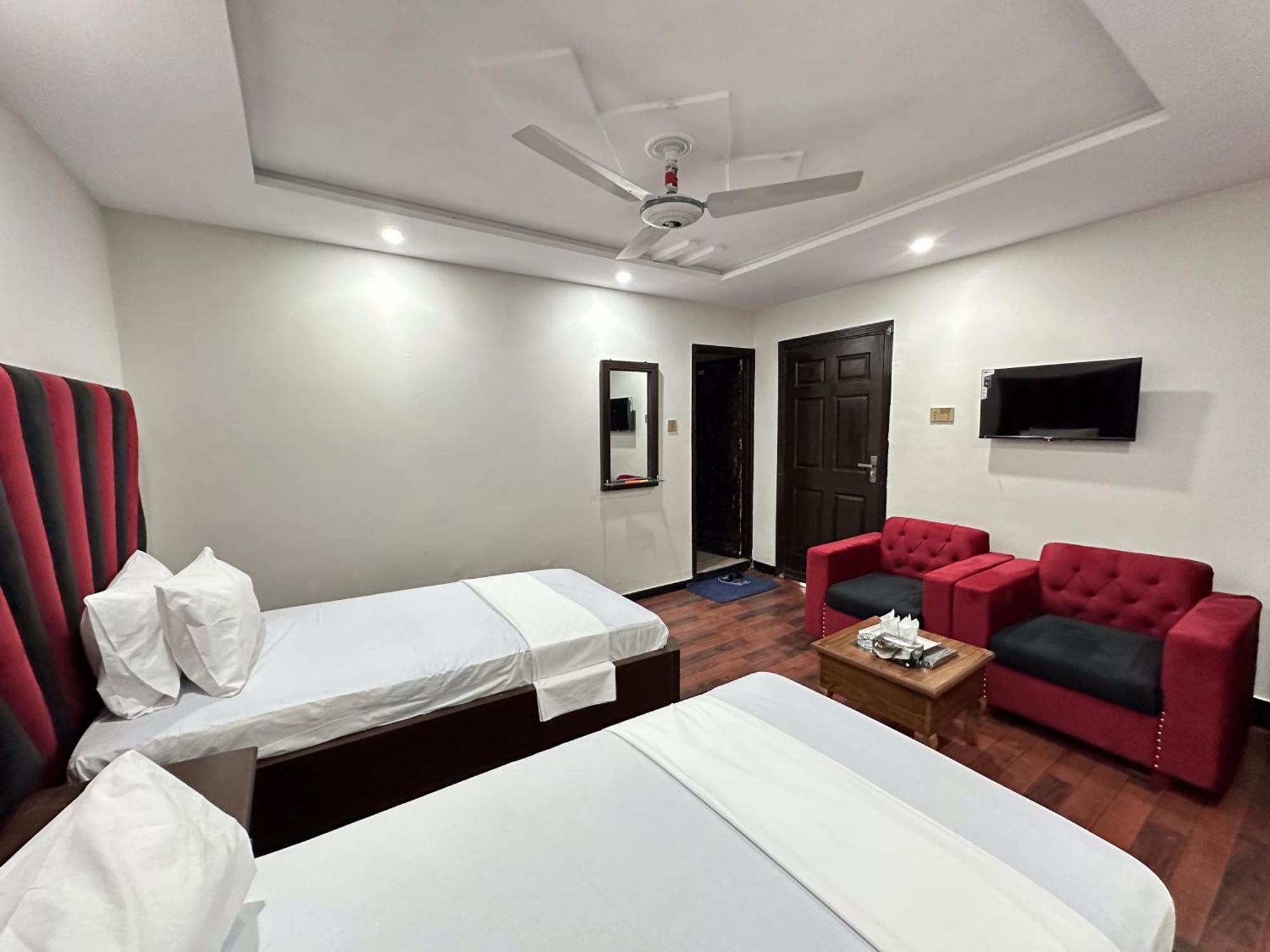 Decent Lodge Guest House Islamabad Exterior photo