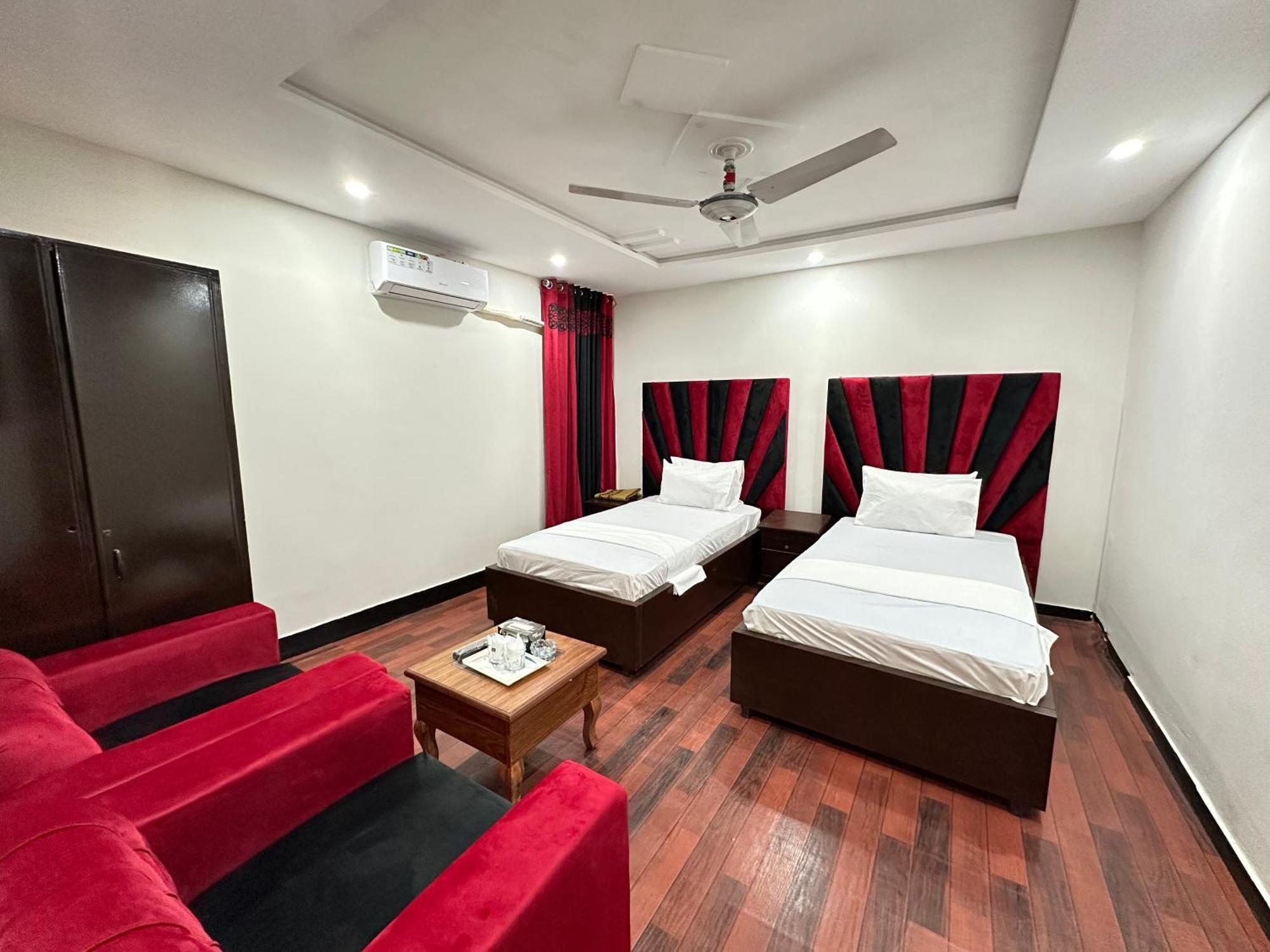 Decent Lodge Guest House Islamabad Exterior photo