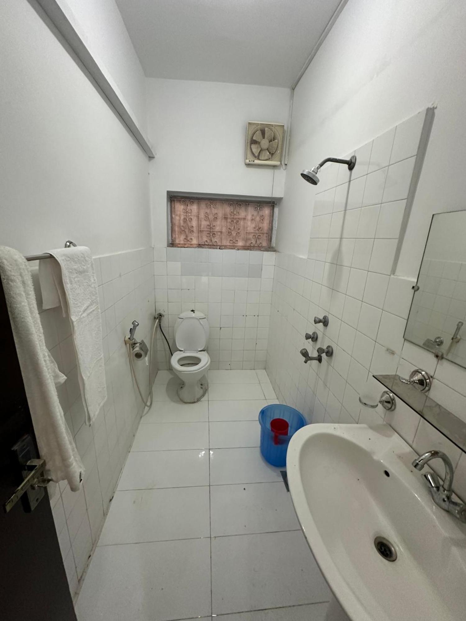 Decent Lodge Guest House Islamabad Exterior photo
