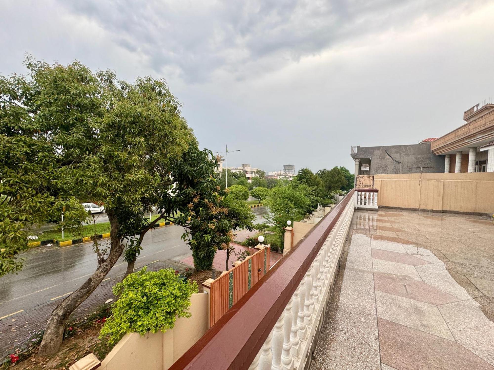 Decent Lodge Guest House Islamabad Exterior photo