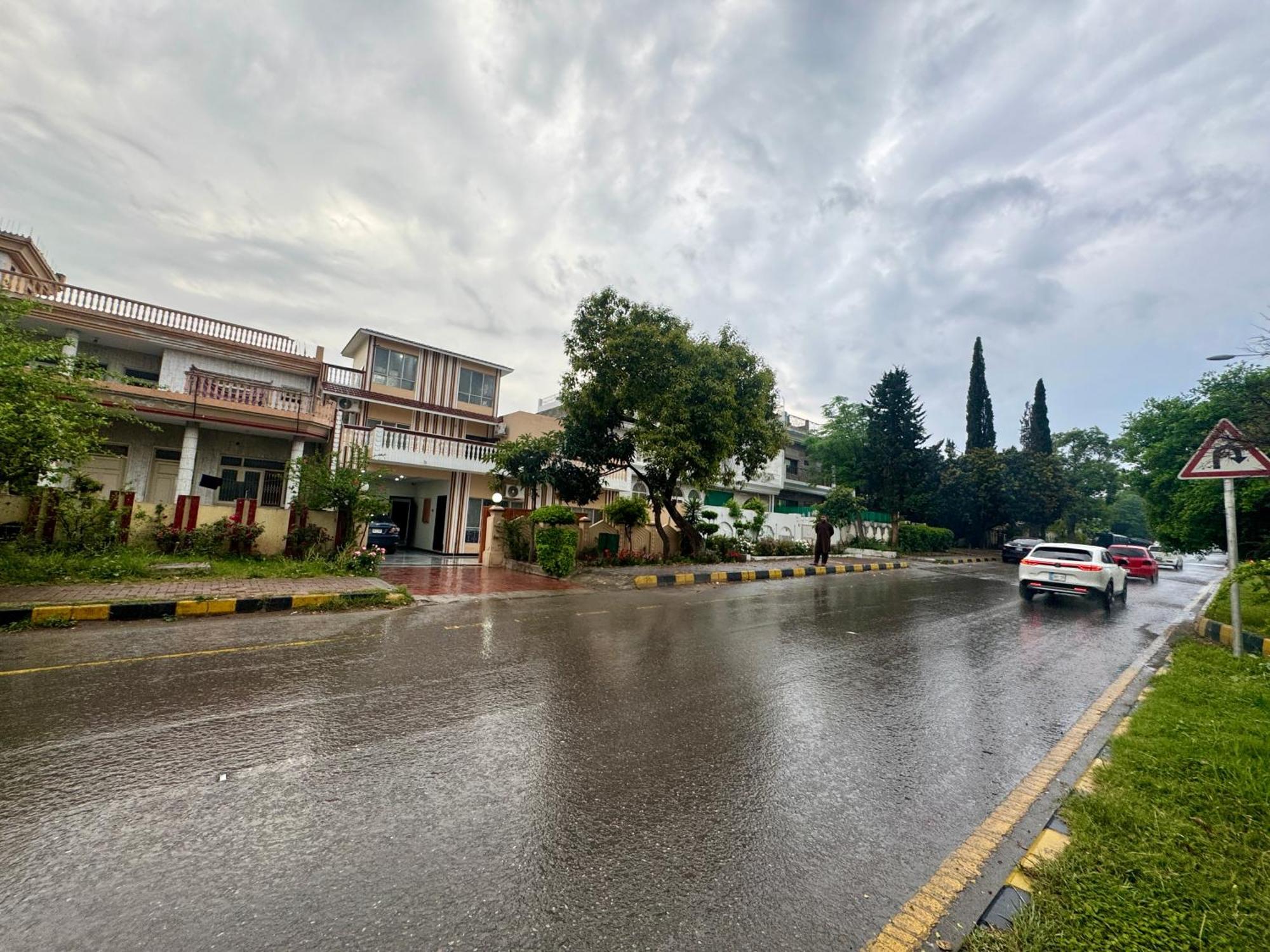 Decent Lodge Guest House Islamabad Exterior photo