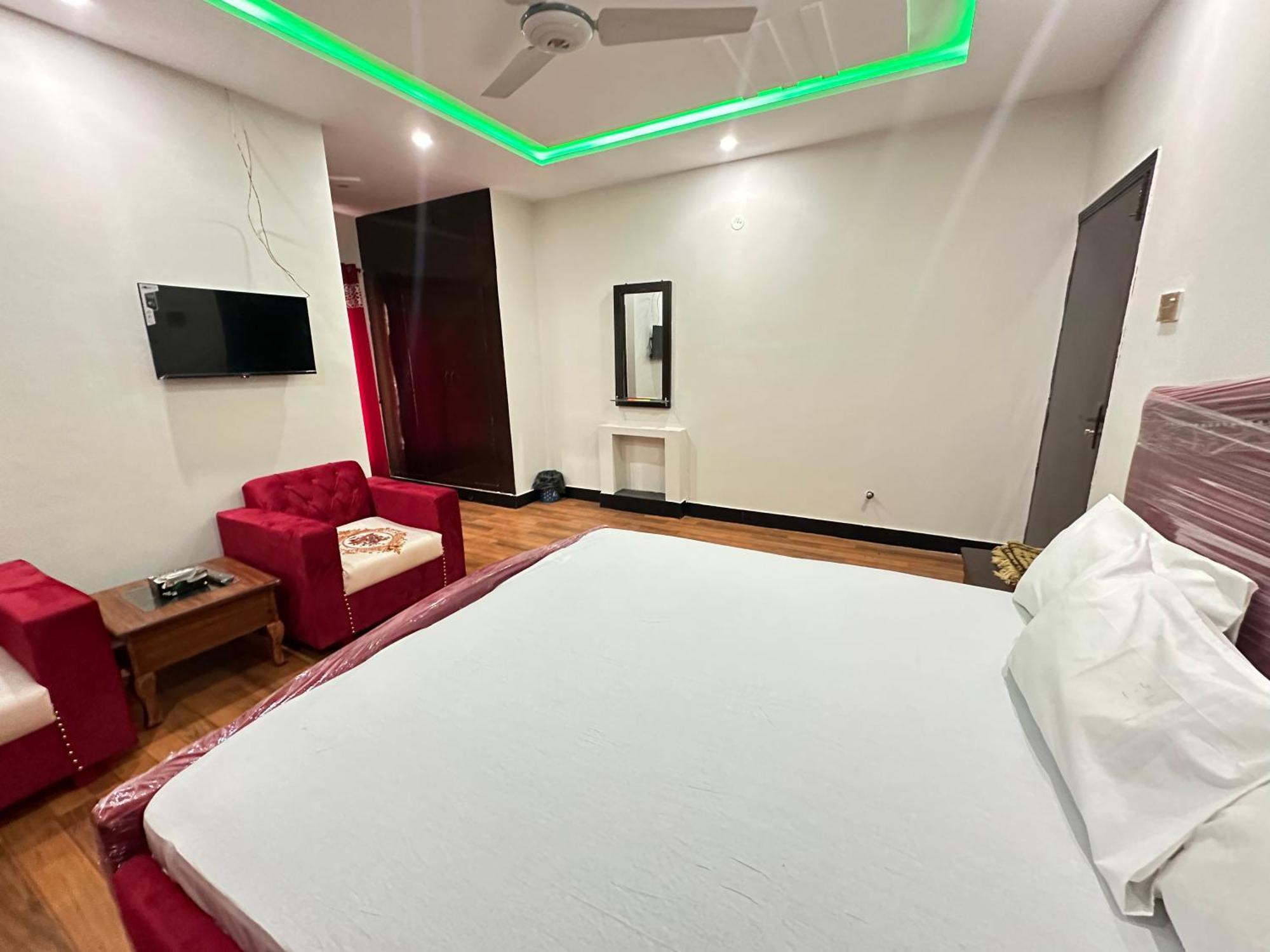 Decent Lodge Guest House Islamabad Exterior photo