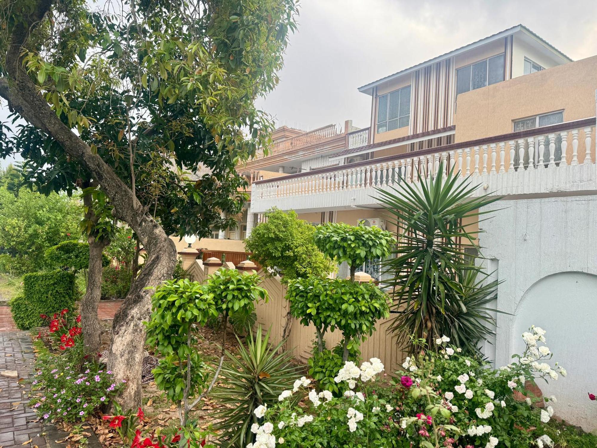 Decent Lodge Guest House Islamabad Exterior photo